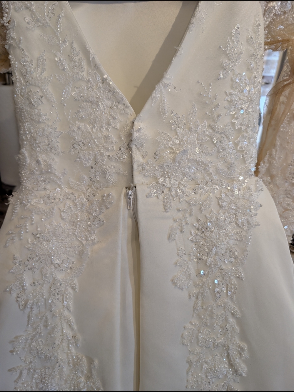 Stunning Girls Off White Lace Long-Sleeve Holy Communion Dress - Picture 3 of 6